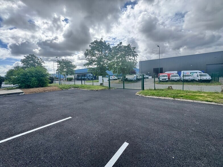 Industriel/Logistique dans Saint-Ouen-l'Aumône à louer - Photo de l’immeuble – Image 3 sur 5