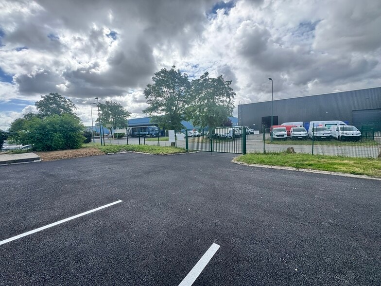 Industriel/Logistique dans Saint-Ouen-l'Aumône à louer - Photo de l’immeuble – Image 3 sur 5