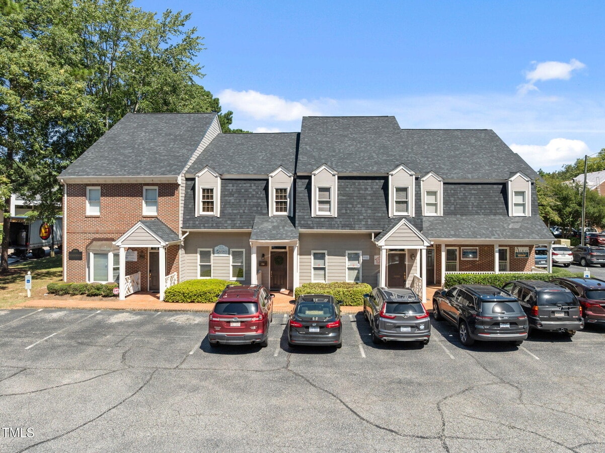 4002 Barrett Dr, Raleigh, NC 27609 - Lot 202 - - Photo intérieure - Image 2 of 23