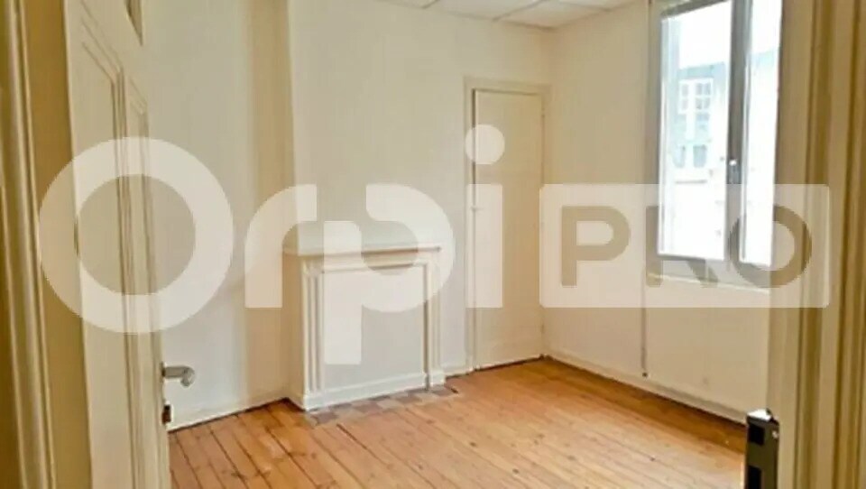 Bureau dans Saint-Brieuc à louer - Photo de l’immeuble – Image 1 sur 5