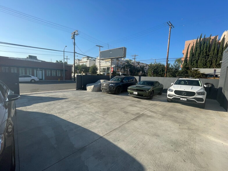 1160 N Las Palmas Ave, Los Angeles, CA à louer - Photo de l’immeuble – Image 3 sur 20