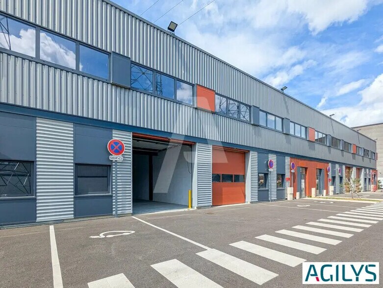 Local d’activités dans Corbeil-Essonnes à louer - Photo de l’immeuble – Image 2 sur 12