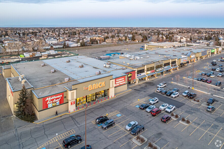 12222 137th Ave NW, Edmonton, AB à vendre - Photo de l’immeuble – Image 2 sur 9