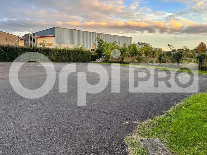 Local d'activités dans Dax à vendre - Photo de l’immeuble – Image 3 sur 3