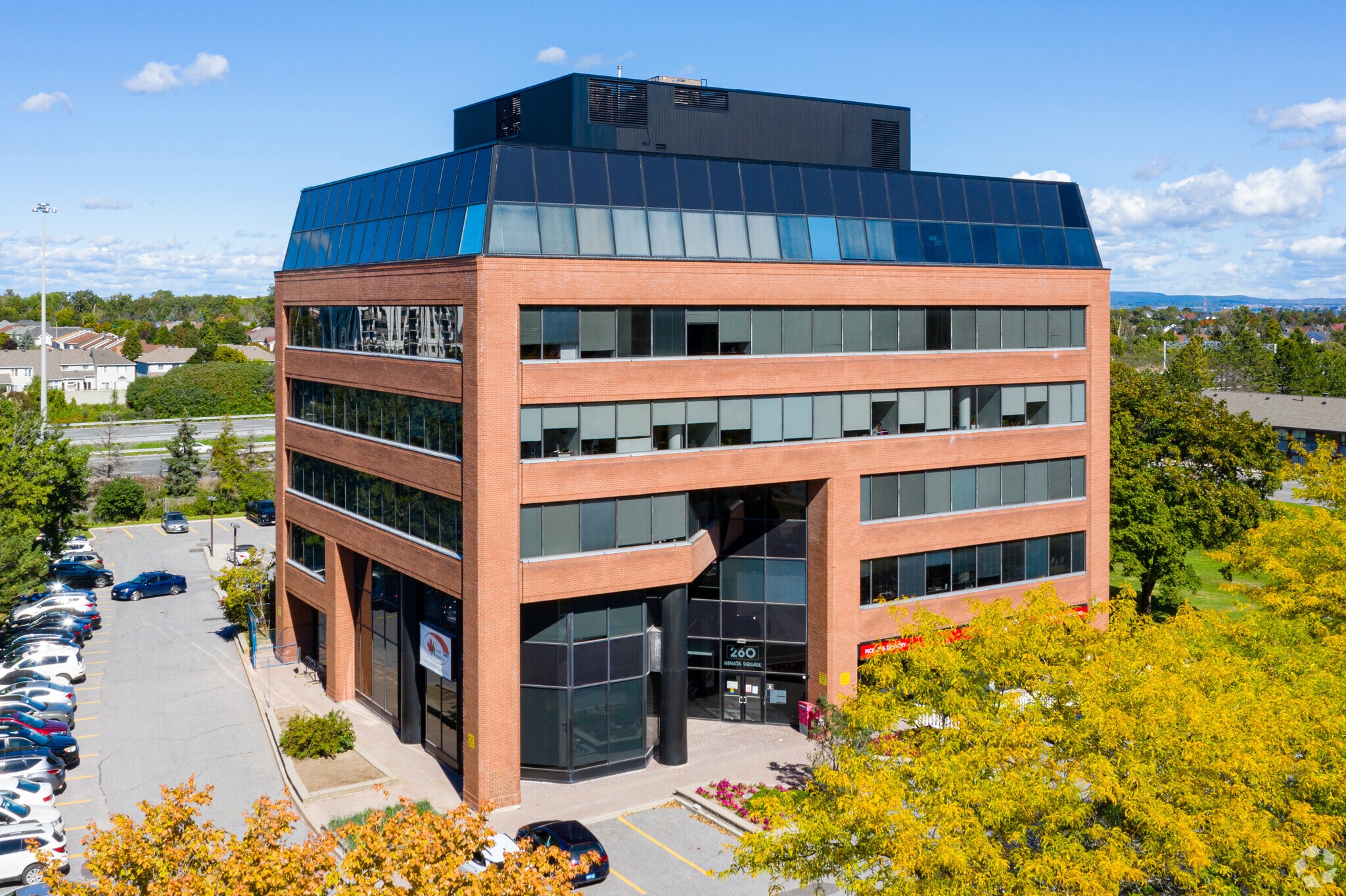 260 Hearst Way, Ottawa, ON à louer Photo de l’immeuble– Image 1 sur 2
