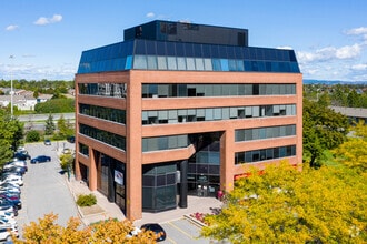 260 Hearst Way, Ottawa, ON à louer Photo de l’immeuble– Image 1 sur 2