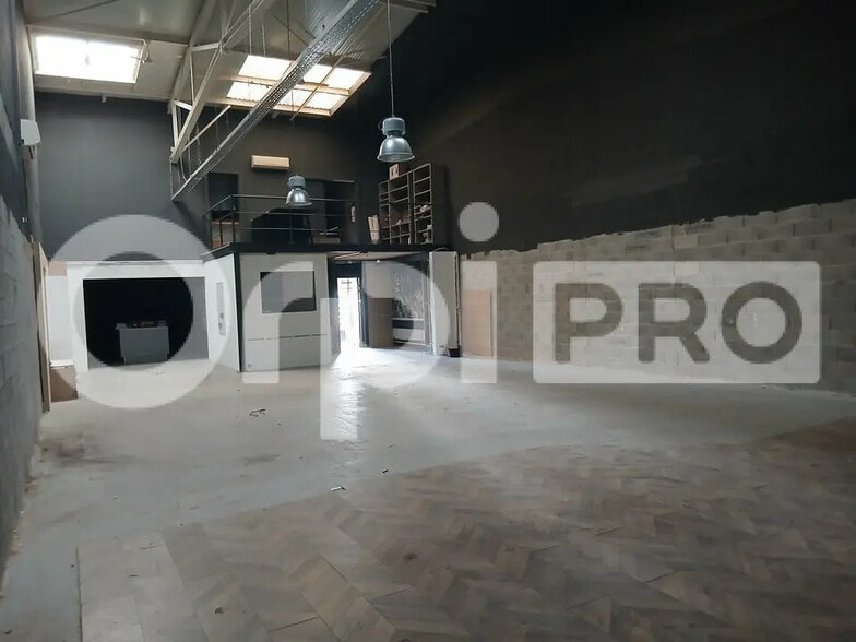 Local commercial dans Nîmes à louer - Photo intérieure – Image 3 sur 6