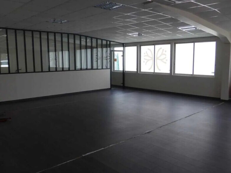 Local d’activités dans Le Haillan à louer - Photo intérieure – Image 3 sur 5