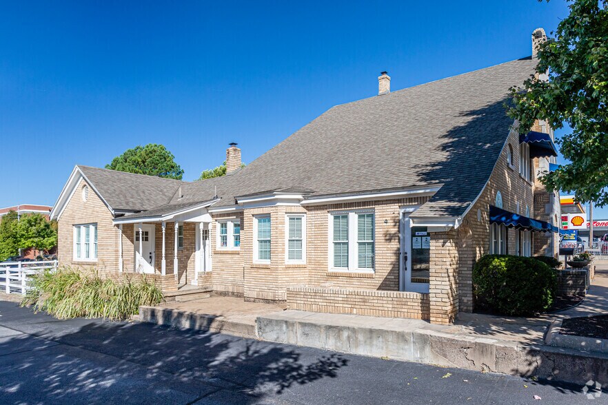 355 N College Ave, Fayetteville, AR à louer - Photo de l’immeuble – Image 3 sur 135