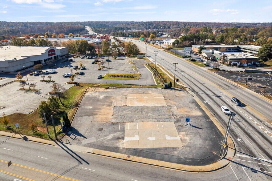 1301 S Pleasantburg Dr, Greenville, SC à louer - Photo de l’immeuble – Image 3 sur 5