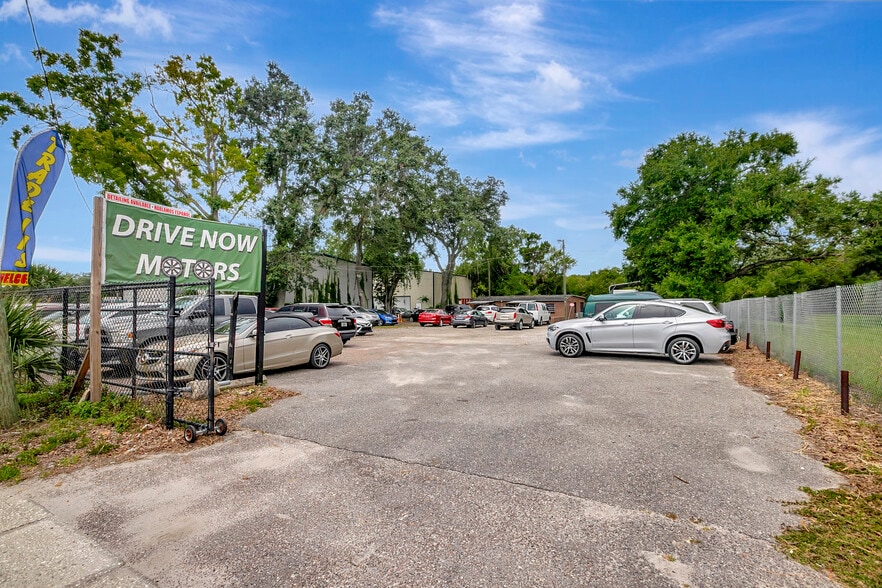 14230 N Florida Ave, Tampa, FL à vendre - Photo de l’immeuble – Image 3 sur 44