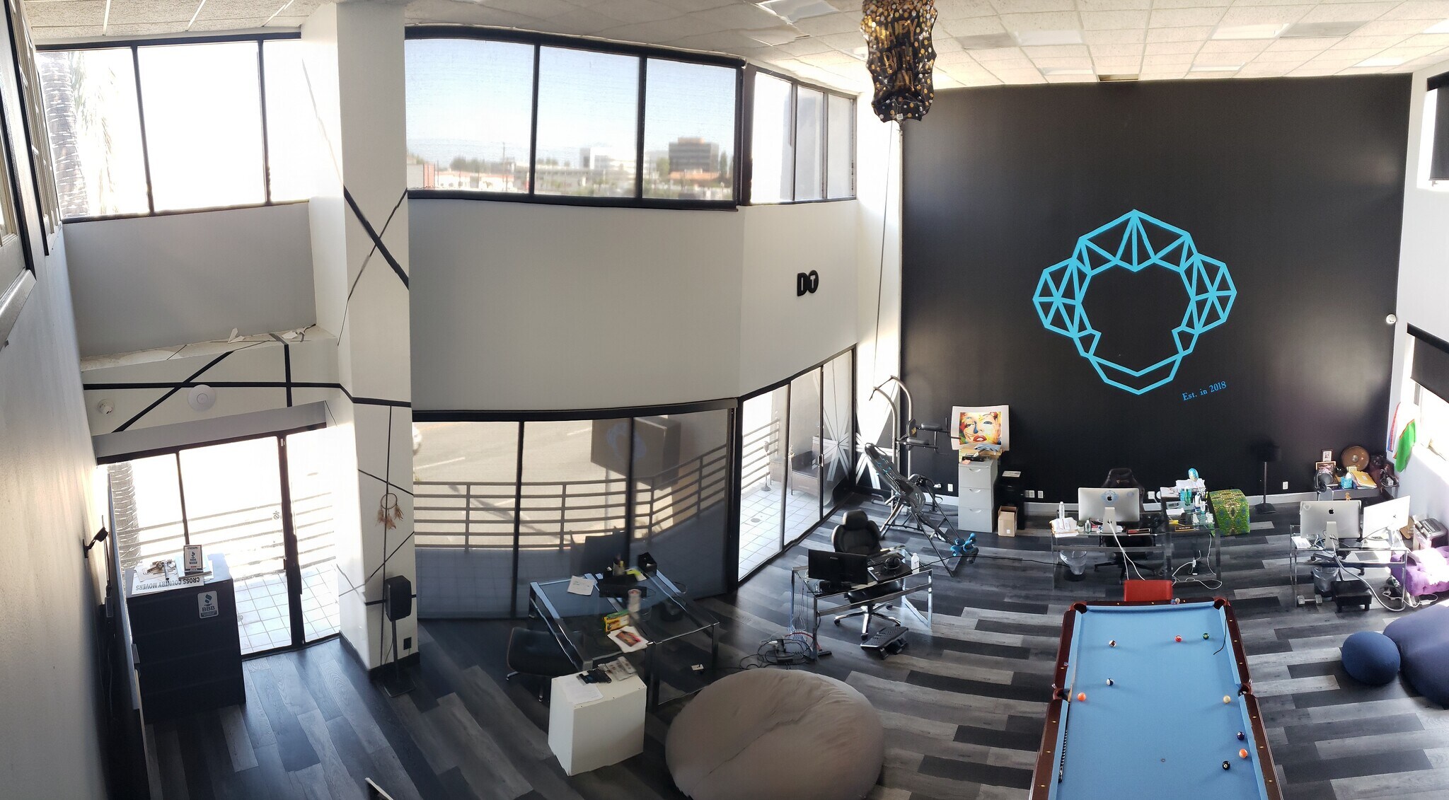 18580 Ventura Blvd, Tarzana, CA à louer Photo intérieure– Image 1 sur 24