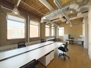 219 Dufferin St, Toronto, ON à louer Photo de l’immeuble– Image 2 sur 6