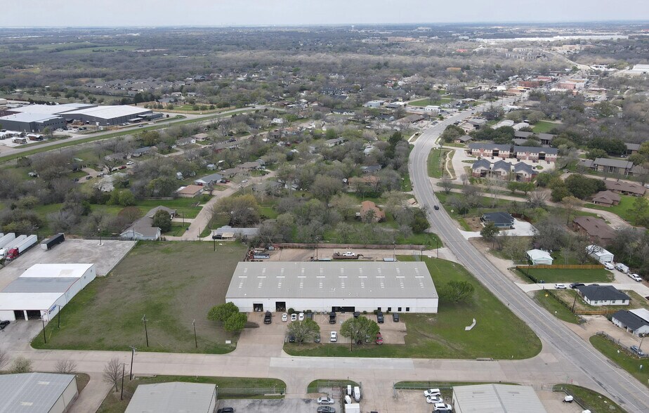 300 Industrial Blvd, Mansfield, TX à louer - Photo principale – Image 1 sur 18