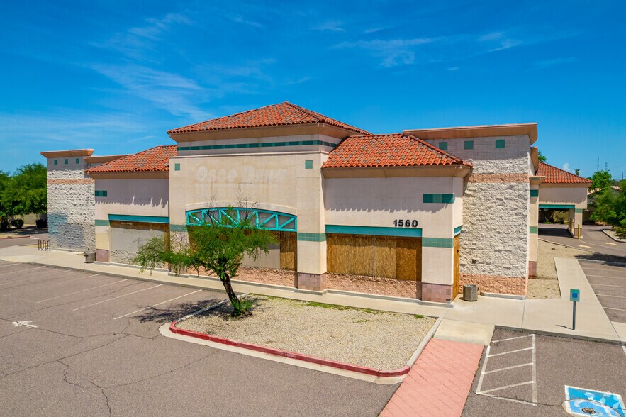 1560 E Elliot Rd, Gilbert, AZ à louer - Photo de l’immeuble – Image 1 sur 7