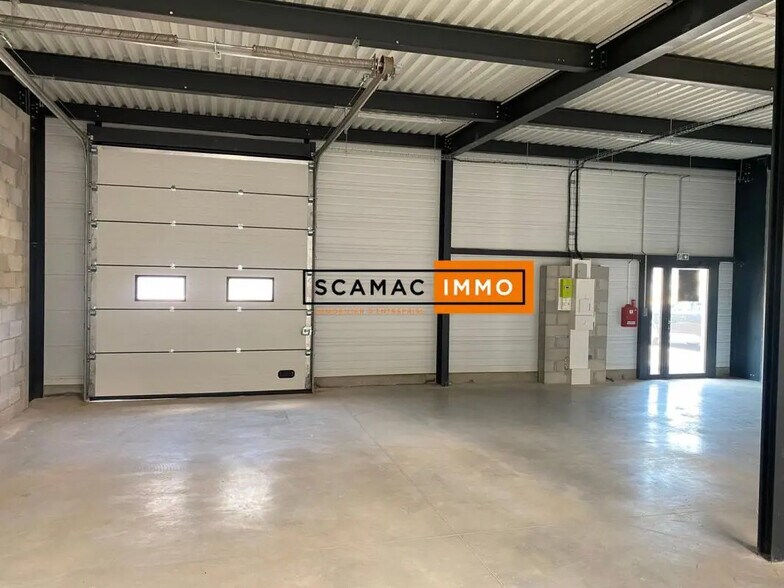 Industriel/Logistique dans Brignoles à louer - Photo de l’immeuble – Image 3 sur 5