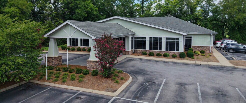 2485 Tiny Town Rd, Clarksville, TN à vendre - Photo de l’immeuble – Image 2 sur 9