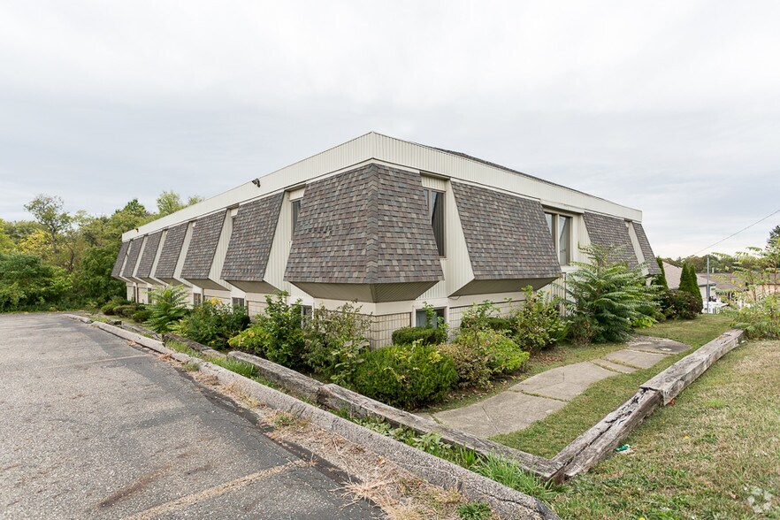 2542 S Arlington Rd, Akron, OH à vendre - Photo principale – Image 1 sur 3