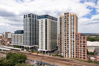 Plus de détails pour 16 Sutton Court Rd, Sutton - Local commercial à louer