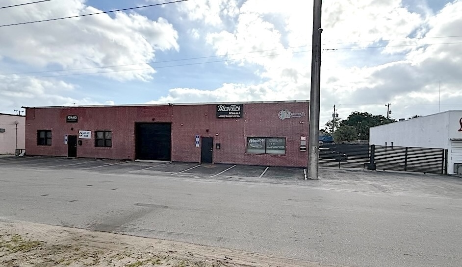 816 NW 6th Ave, Fort Lauderdale, FL à louer - Photo de l’immeuble – Image 3 sur 23