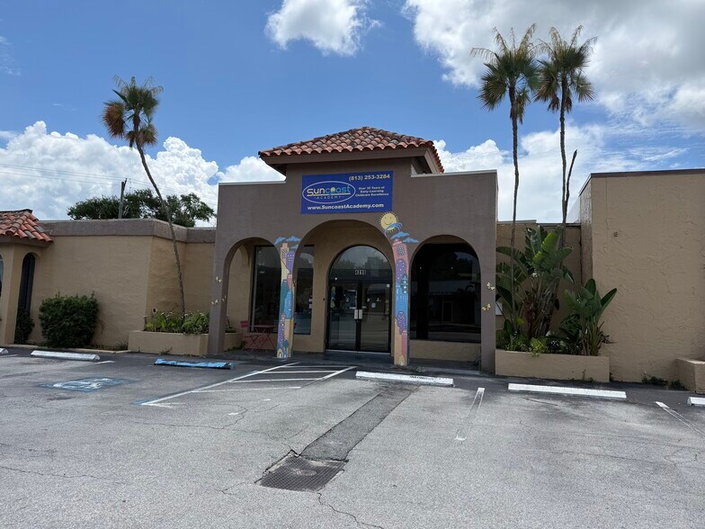 4212 Henderson Blvd, Tampa, FL à louer - Photo de l’immeuble – Image 1 sur 1