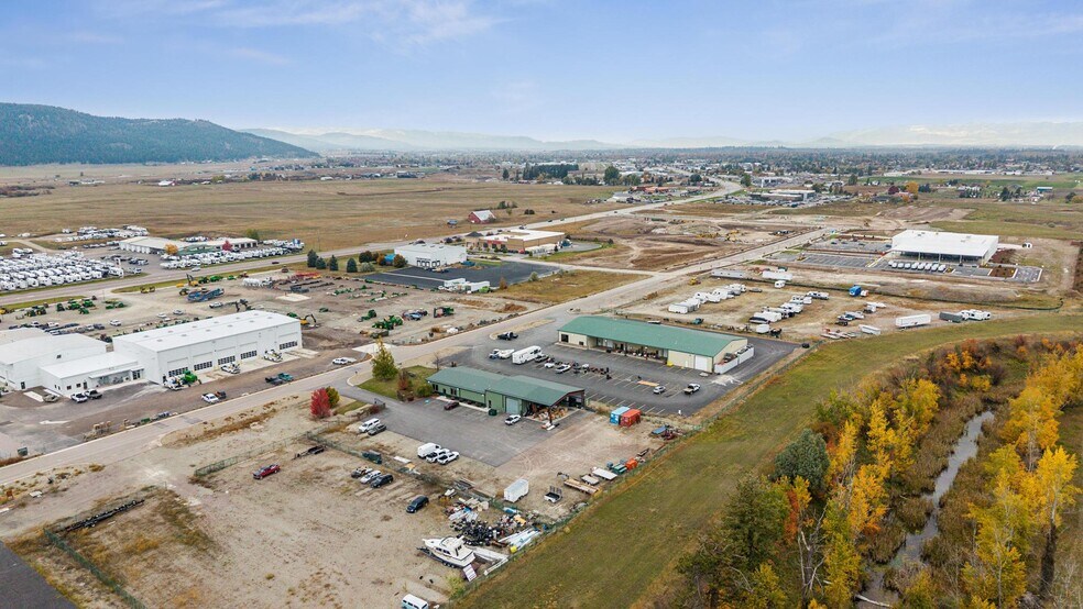 201 United Dr, Kalispell, MT à louer - Photo de l’immeuble – Image 2 sur 8