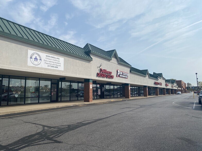 8150-8258 Rockville Rd, Indianapolis, IN à louer - Photo de l’immeuble – Image 1 sur 8