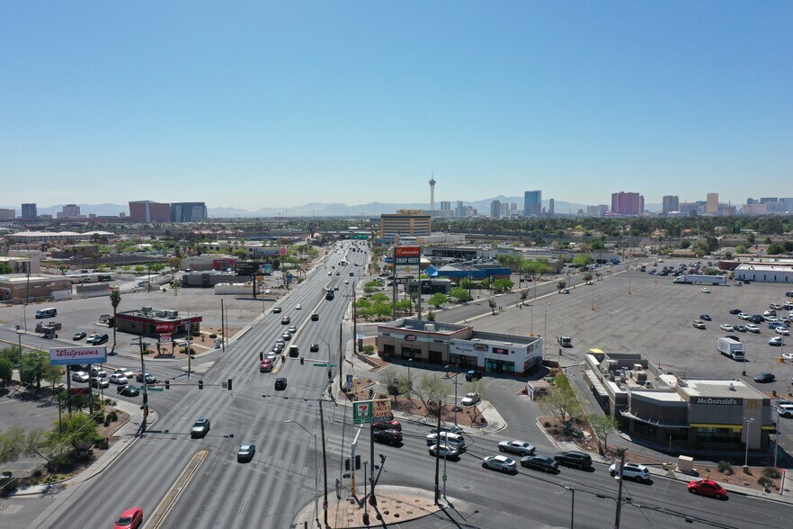 2801 W Washington Ave, Las Vegas, NV à louer - Photo de l’immeuble – Image 1 sur 5
