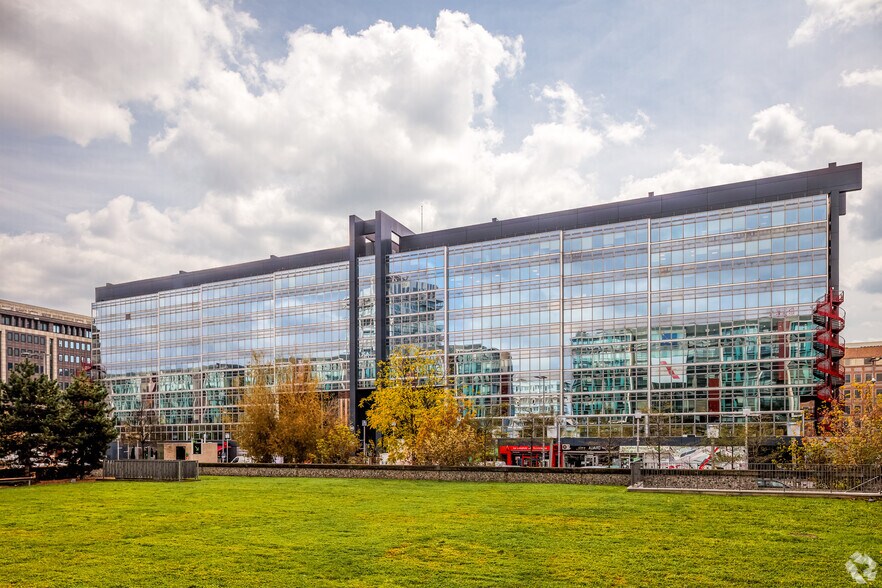 6-20 Esplanade Charles De Gaulle, Nanterre à louer - Photo de l’immeuble – Image 1 sur 10