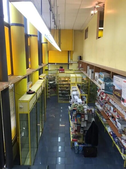 Local commercial dans Paris à louer - Photo de l’immeuble – Image 3 sur 4