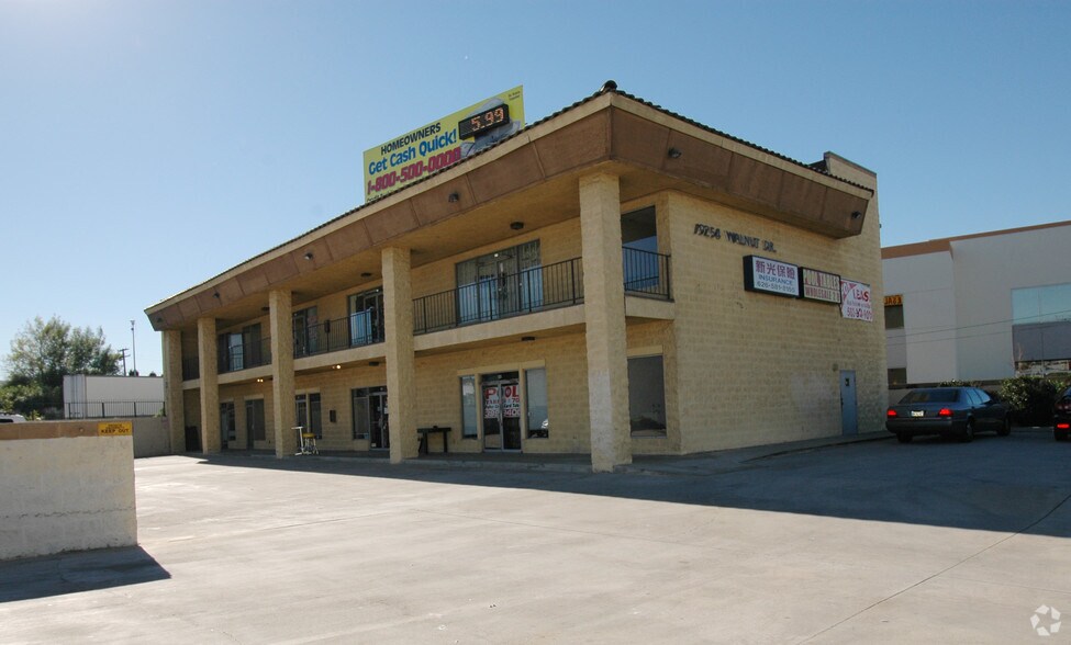 19254 E Walnut Dr N, Rowland Heights, CA à vendre - Photo de l’immeuble – Image 3 sur 7