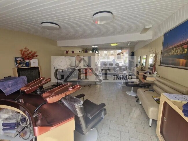 Plus de détails pour Local commercial à vendre