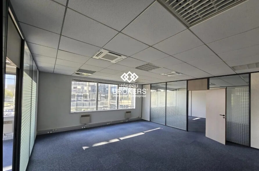 Bureau dans Villepinte à vendre - Photo de l’immeuble – Image 2 sur 6