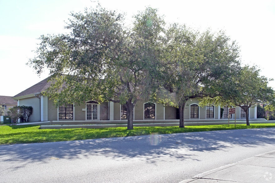 9245 SW 158th Ln, Miami, FL à louer - Photo de l’immeuble – Image 3 sur 31
