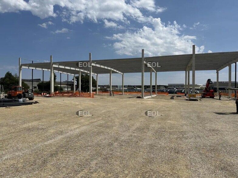 Local d’activités dans Servon à louer - Photo de la construction – Image 3 sur 5