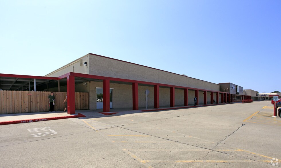 1701 Fairway Dr, Alvin, TX à louer - Photo principale – Image 3 sur 14