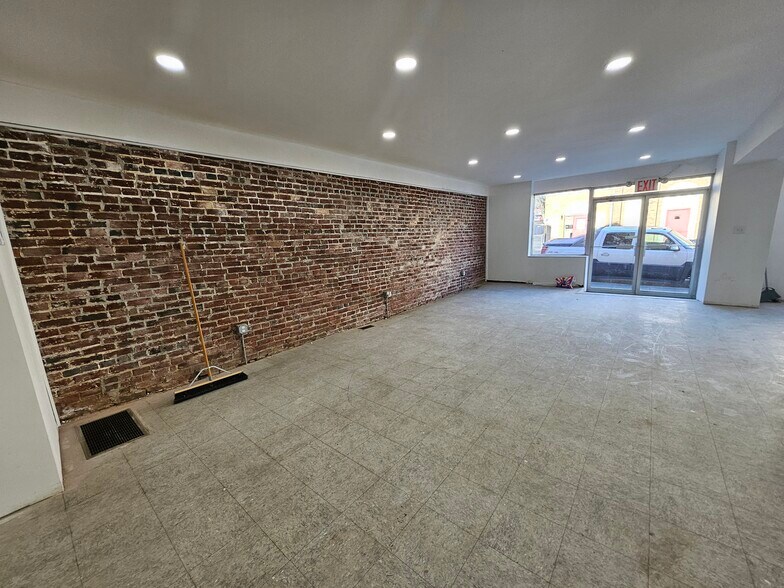 322 Ridge Ave, Allentown, PA à vendre - Photo intérieure – Image 3 sur 6