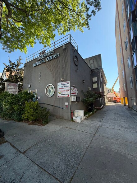 2467 Ocean Ave, Brooklyn, NY à louer - Photo de l’immeuble – Image 2 sur 6