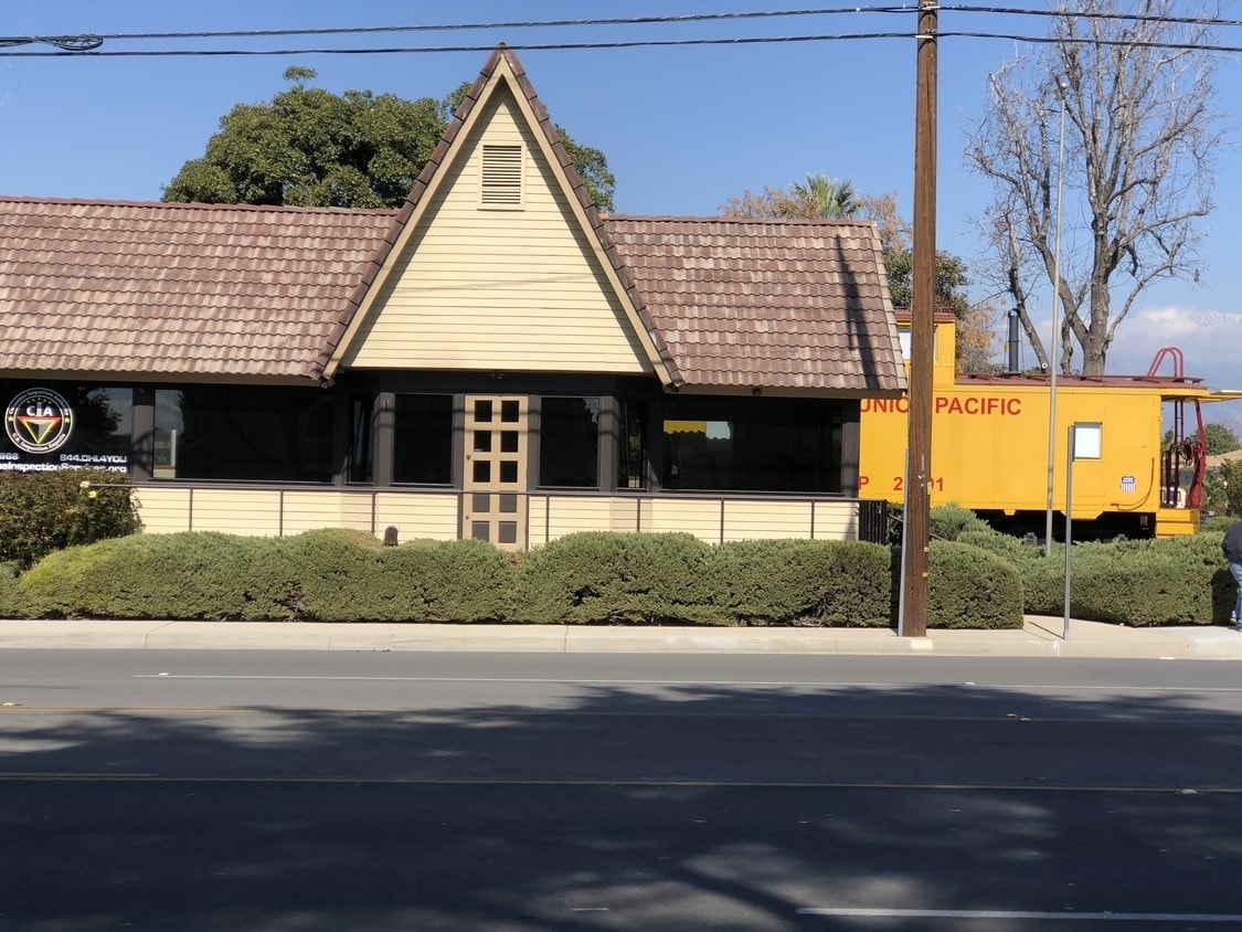 4790 Riverside Dr, Chino, CA à louer Photo principale– Image 1 sur 19