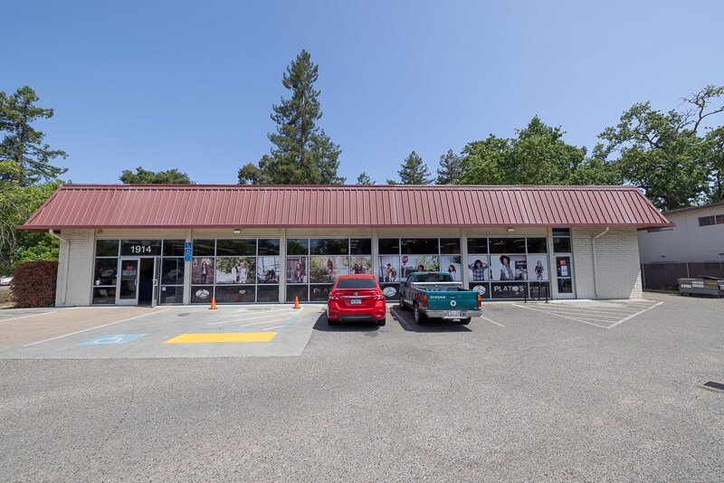 1914 Mendocino Ave, Santa Rosa, CA à louer - Photo de l’immeuble – Image 2 sur 13