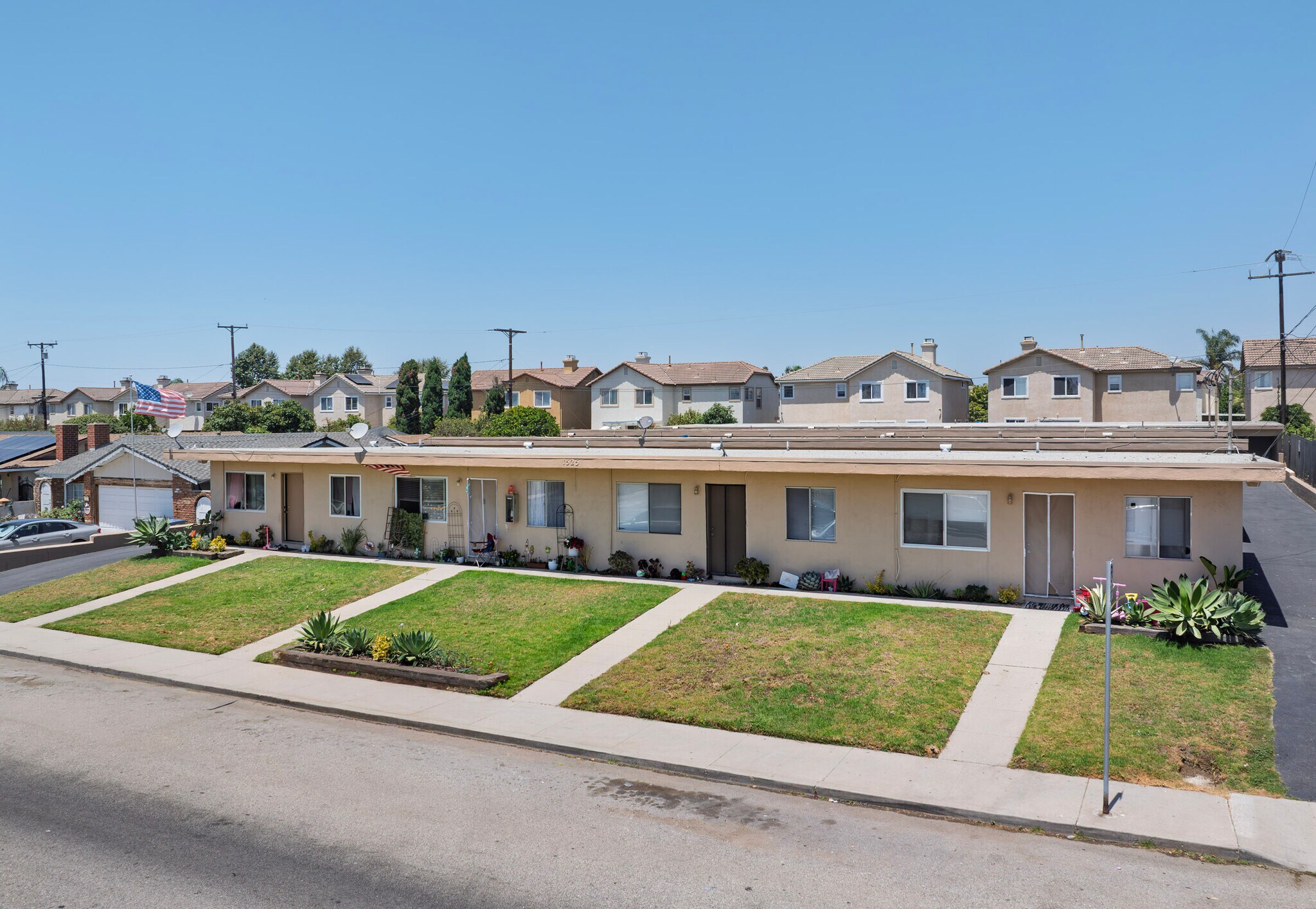 1525 W 9th St, Oxnard, CA à vendre Photo de l’immeuble– Image 1 sur 3