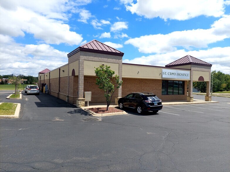 825 Lexington Blvd, Fort Atkinson, WI à louer - Photo de l’immeuble – Image 3 sur 15