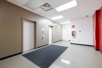 9816 Hardin St, Fort McMurray, AB à louer Photo intérieure– Image 1 sur 24