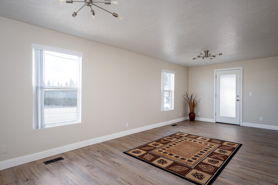 28151 SE Highway 212, Boring, OR à louer - Photo de l’immeuble – Image 3 sur 10
