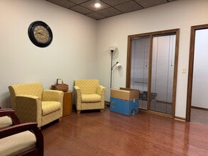 100 E Park St, Olathe, KS à louer Photo intérieure– Image 1 sur 6