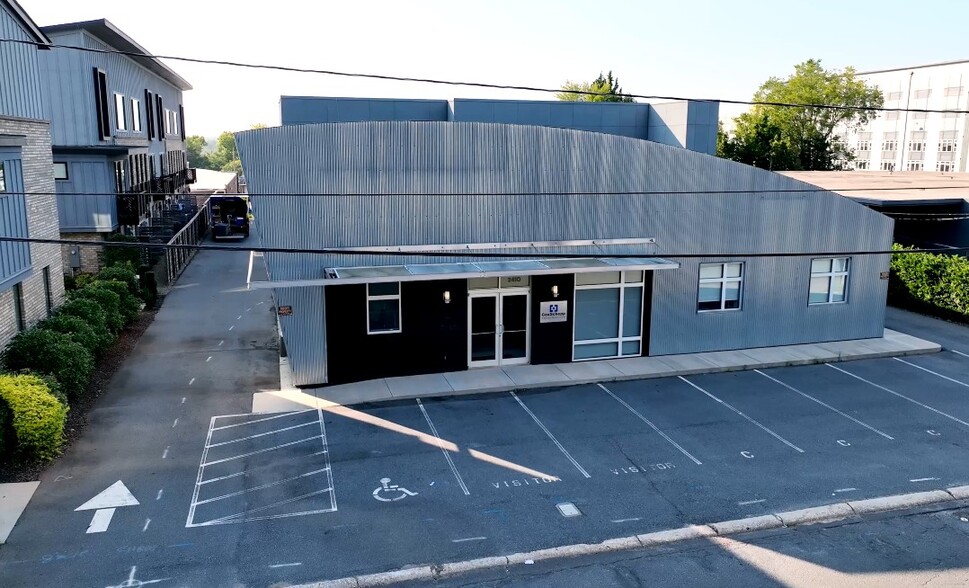 2410 Dunavant St, Charlotte, NC à louer - Photo de l’immeuble – Image 1 sur 4