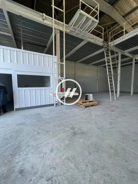 Local d’activités dans Gémenos à louer - Photo intérieure – Image 2 sur 3