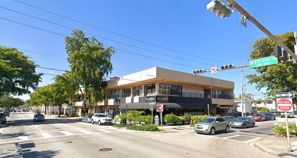 1101-1111 SW 8th St, Miami, FL à louer - Photo de l’immeuble – Image 2 sur 12