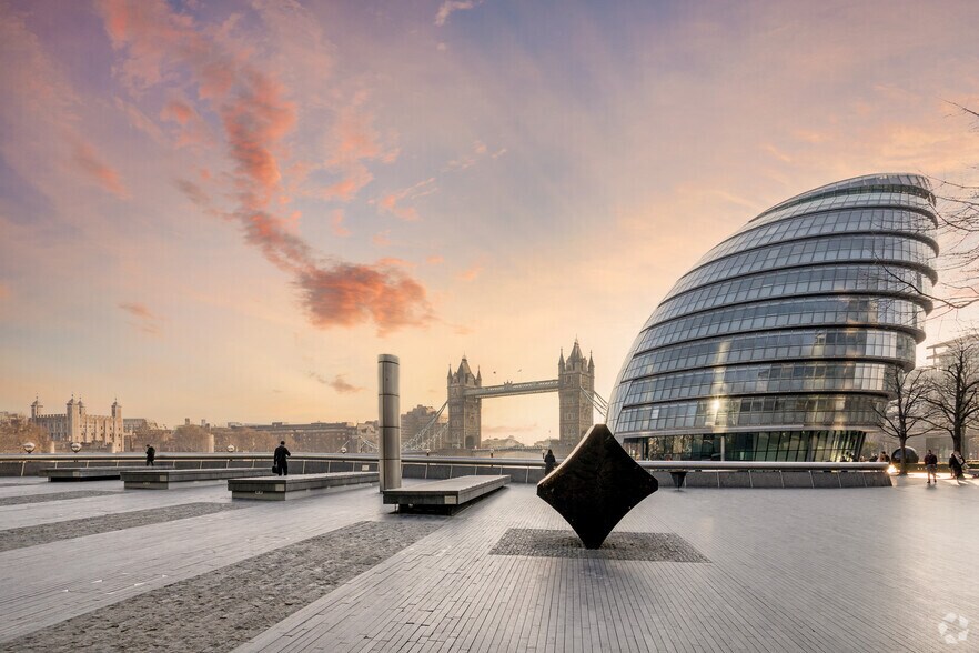 110 The Queens Walk, Londres à louer - Photo de l’immeuble – Image 2 sur 6