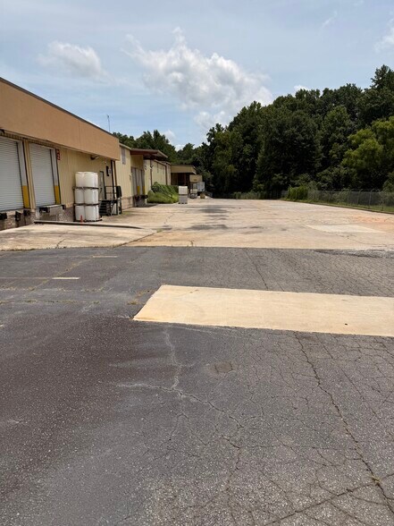 273 Industrial Park Dr, Lawrenceville, GA à vendre - Photo de l’immeuble – Image 3 sur 4